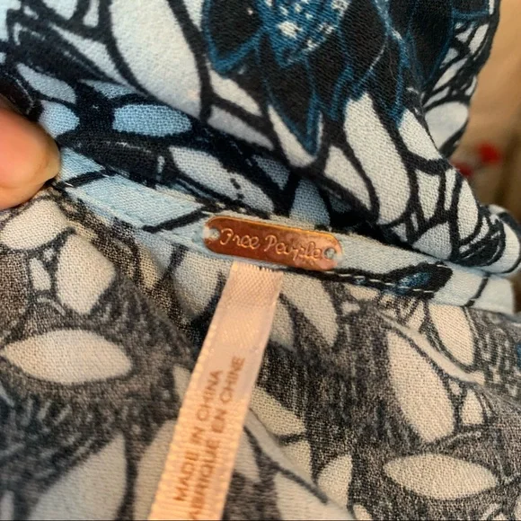 Free people size XS blue bird and feather top - Picture 8 of 9